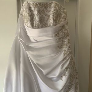 Brand new wedding dress